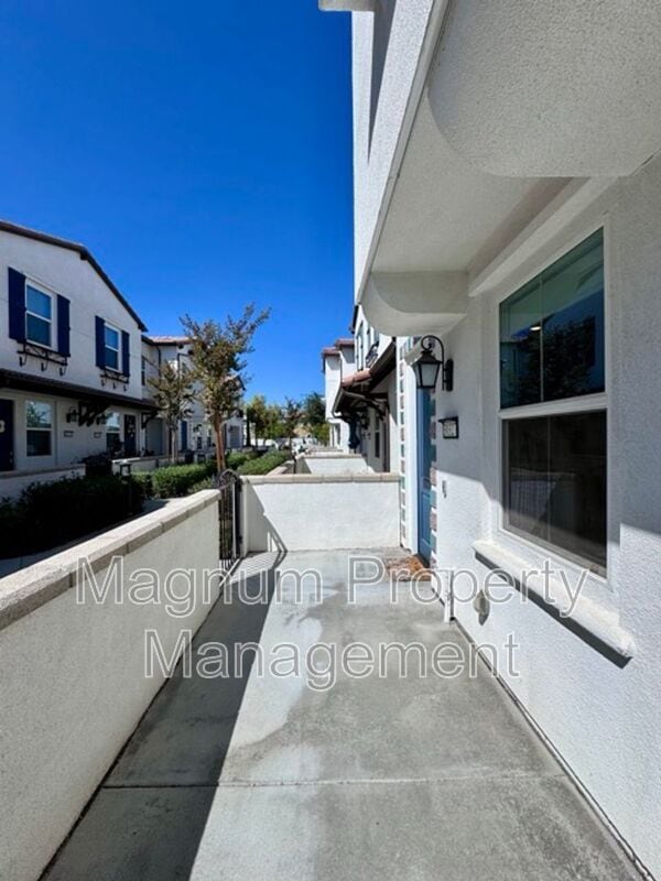 Foto del edificio - 30327 Town Square Dr