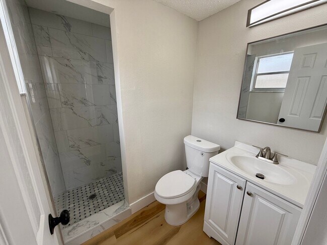 Foto del edificio - NEW PRICE!- Beautifully Updated 2/2 Home
