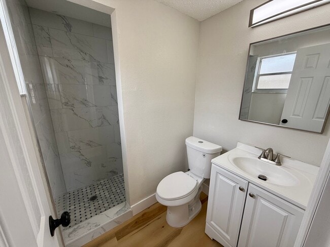 Building Photo - PRICE REDUCED- Beautifully Updated 2/2 Home!