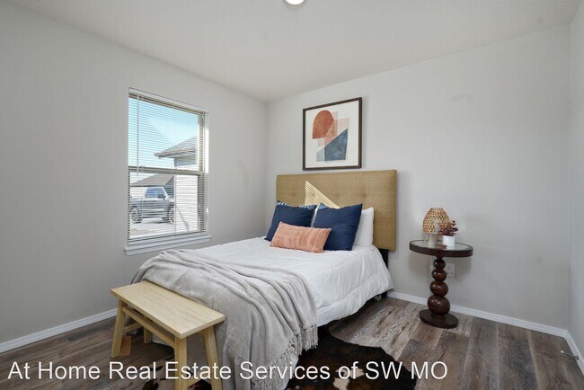 Building Photo - 4 br, 2 bath House - 513 Evergreen