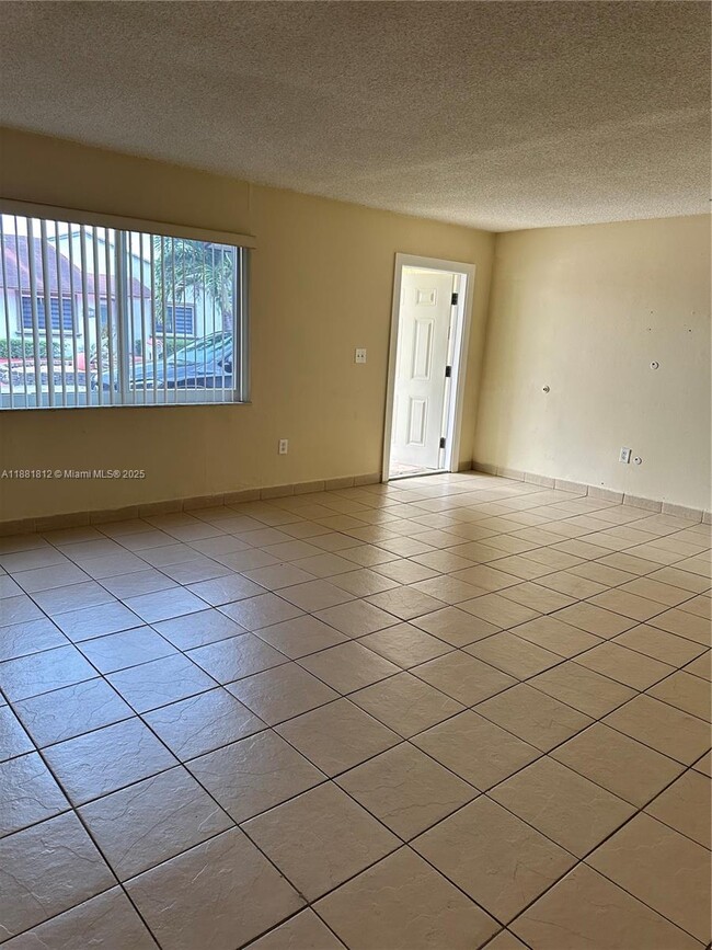 Building Photo - 535 W 79th Pl