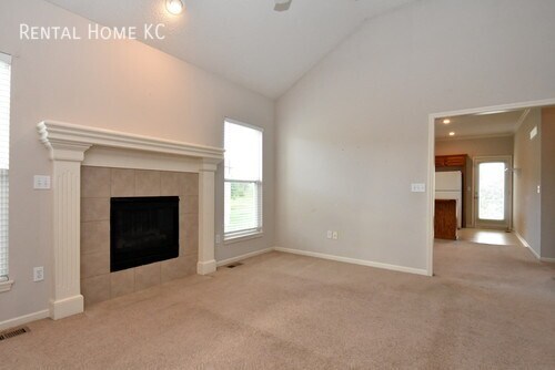 Foto del edificio - 3-bed Duplex w/1st floor primary bedroom, ...
