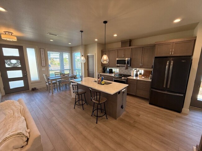 Foto del edificio - Available August 5, 3 bed 2.5 bath