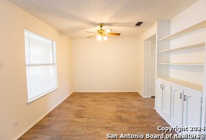 Foto del edificio - 8030 Echo Wind St