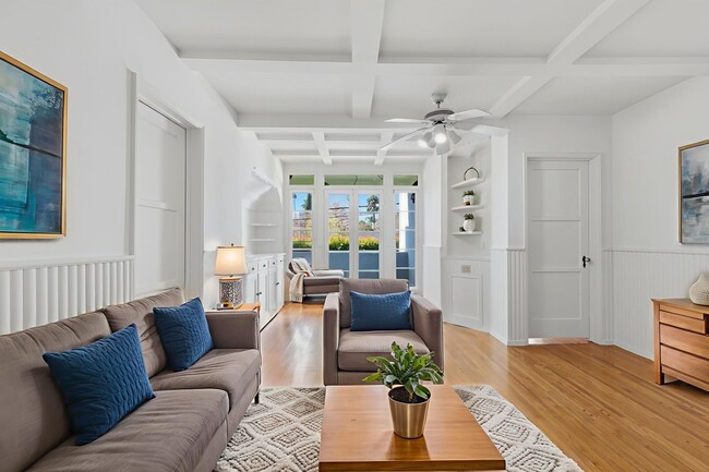 Foto del edificio - 307 S Doheny Dr