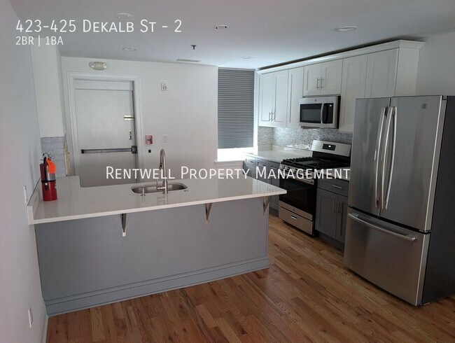 Foto del edificio - 423-425 Dekalb St-2