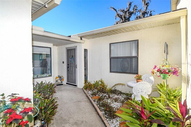 Building Photo - 2225 Cypress Ct