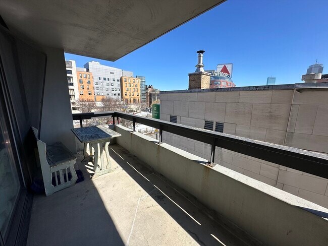 Foto del edificio - 566 Commonwealth Ave