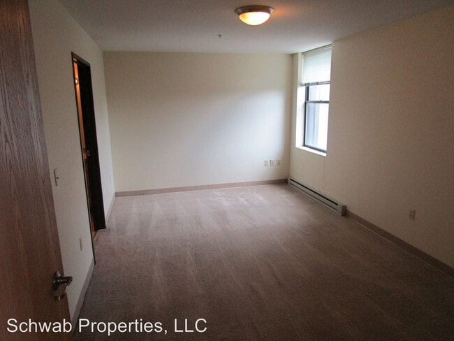 Building Photo - 1120 E Parkway Ave