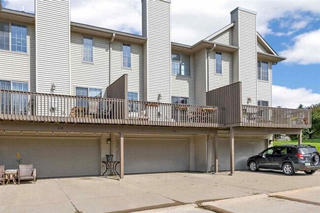 Foto del edificio - 2 Bedroom, 2-1/2 Bath Townhouse on Iowa City East Side!!
