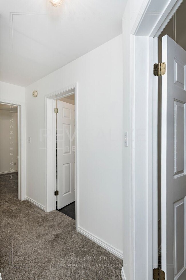 Foto del edificio - Charming 3-Level Home with Water Access in...