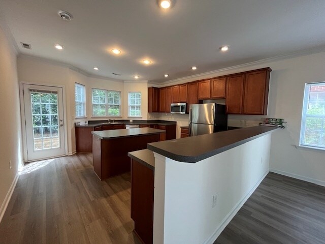 Building Photo - 2 Bed 2.5 Bath Town Home