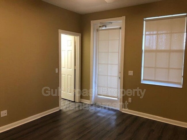 Building Photo - 5390 Bergamo Ave