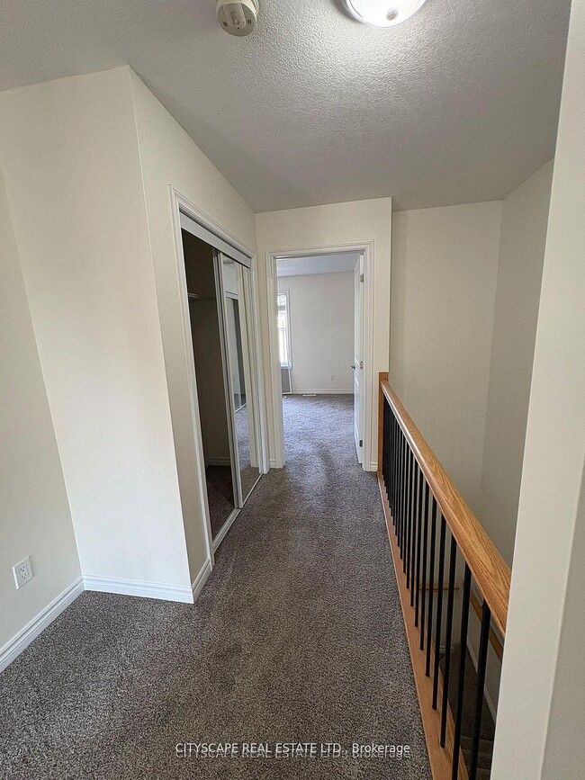 Building Photo - 10 Dufferin St