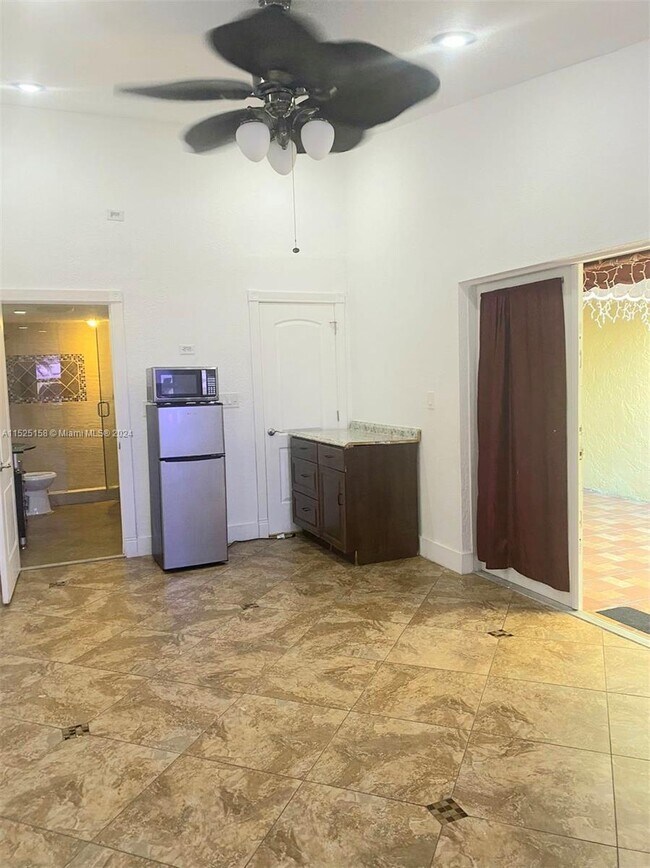 Foto del edificio - 3821 W 11th Ct