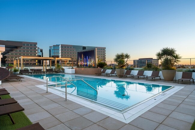 Building Photo - Aurum