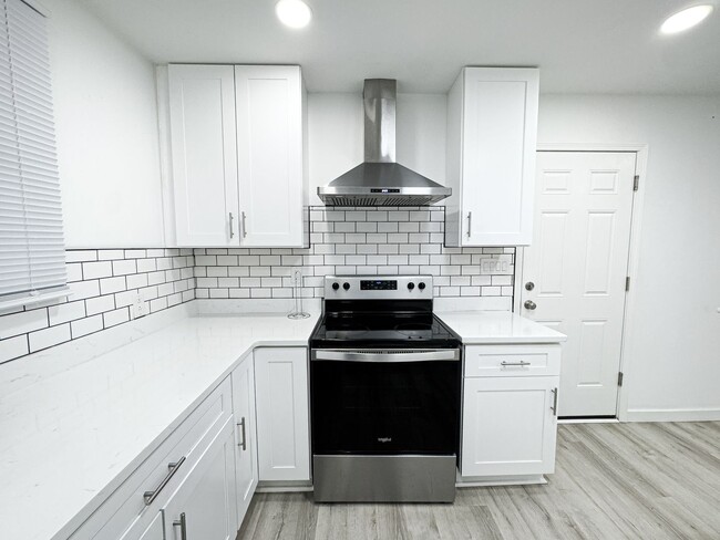 Building Photo - Renovated 3 Bedroom Home in Springfield, TN!