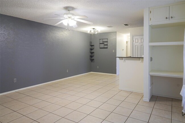Foto del edificio - 8705 Clearbrook Trail