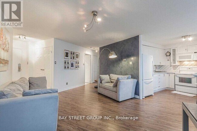 Photo du bâtiment - 250 Queens Quay W