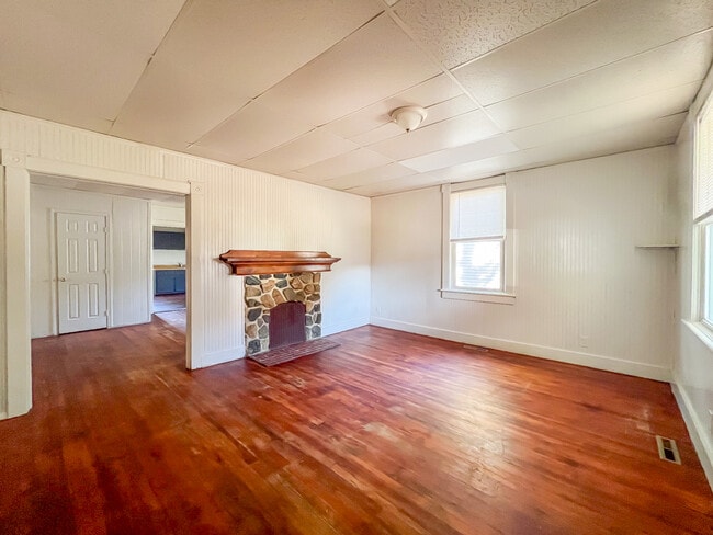 Building Photo - 142 Windsor Ave