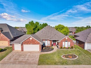 Building Photo - 17105 Gladstone Ln