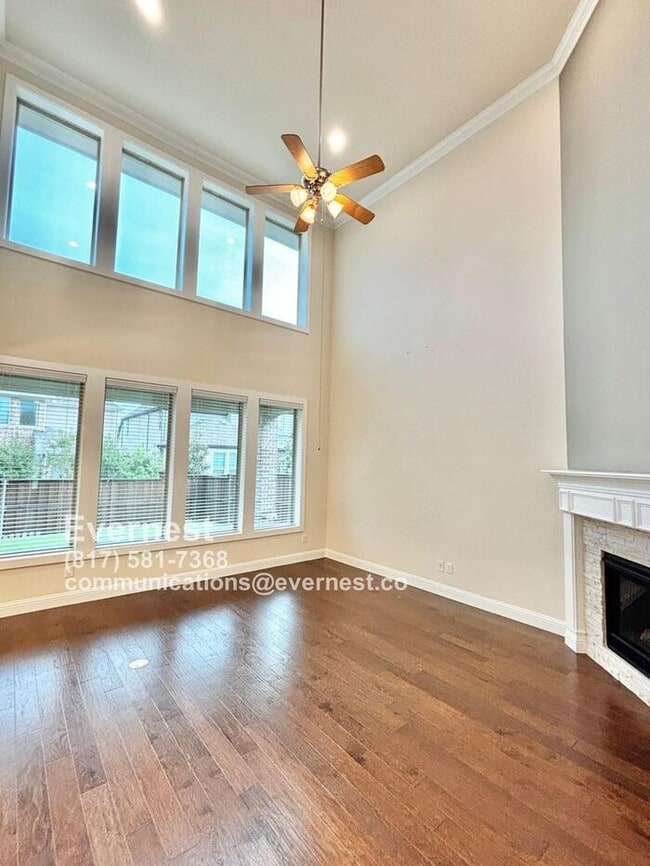Building Photo - Gorgeous 5-Bedroom Home with Modern Comfor...
