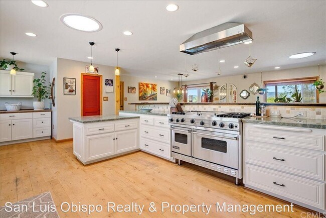 Foto del edificio - 4 br, 3 bath House - 3500 Colima