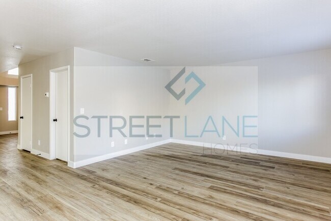 Foto del edificio - REDUCED! - Now offering $250 off first ful...