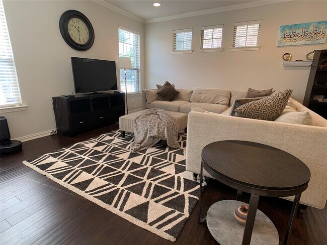 Foto del edificio - 536 S Greenville Ave