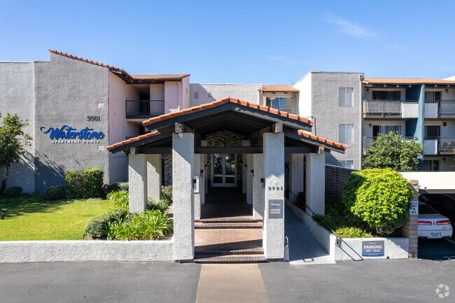 Building Photo - Waterstone