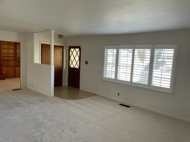 Building Photo - 130 E Emerson Ave