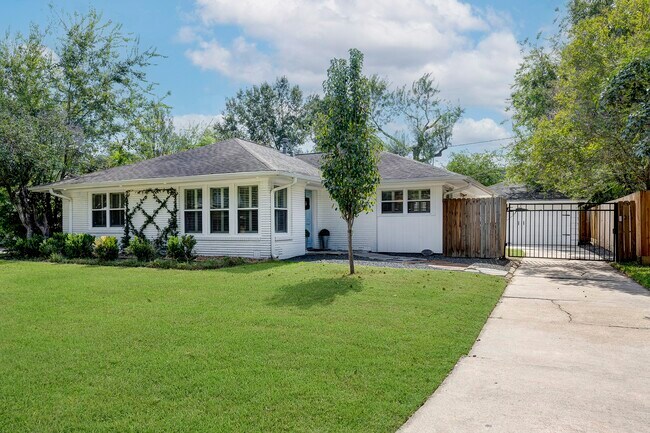 Foto del edificio - 3511 Broadmead Dr