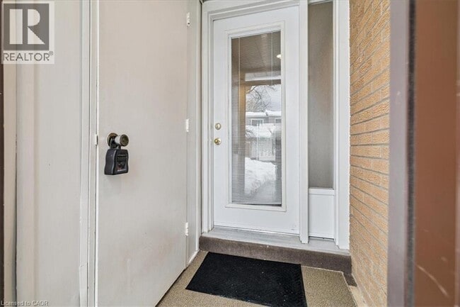 Photo du bâtiment - 475 Woodview Rd