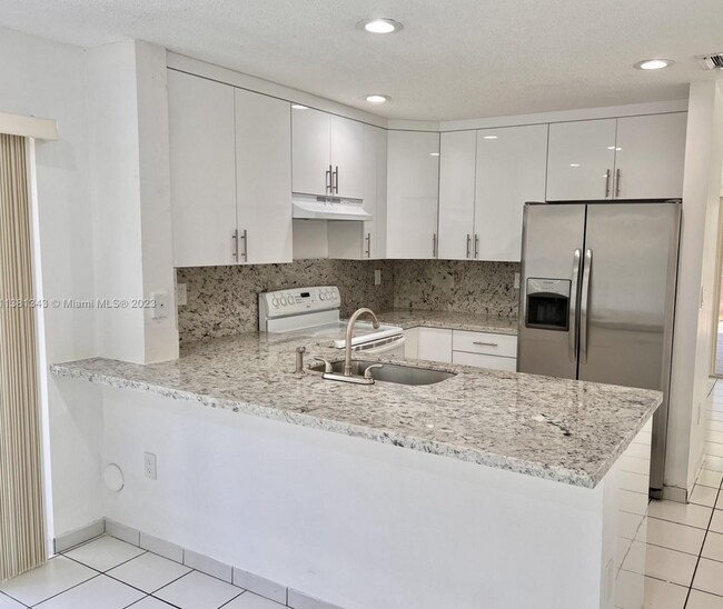 Foto del edificio - 10245 NW 57th St