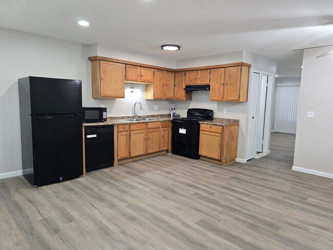 Building Photo - 38177 Jamestown Dr
