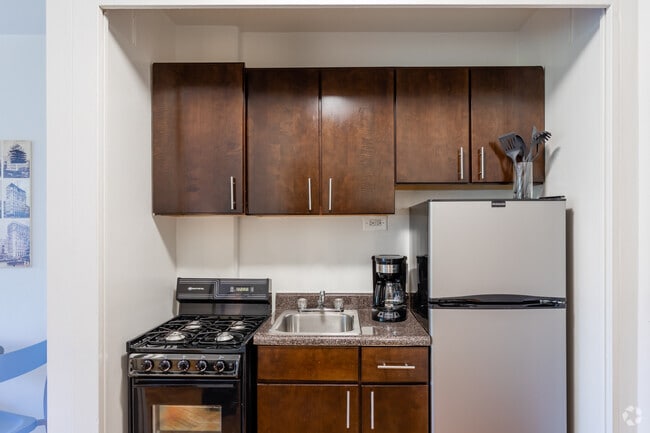 0BR, 1BA - 450SF - The Woodner Apartments