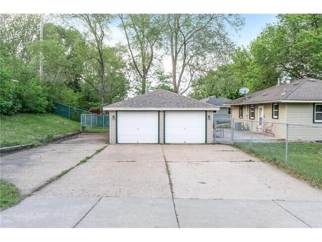 Foto del edificio - 8348 Hadley Ave S