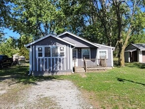 Building Photo - 1014 E 7th St