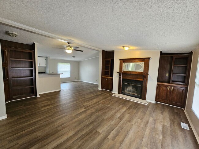 Foto del edificio - Renovated 3 Bedroom 2 Bath Home- Minutes from Shopping & Restaurants