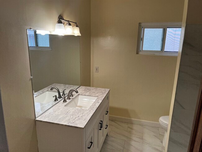 Foto del edificio - 13821 Hawthorne Way