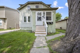 Building Photo - 1029 E Granet Ave