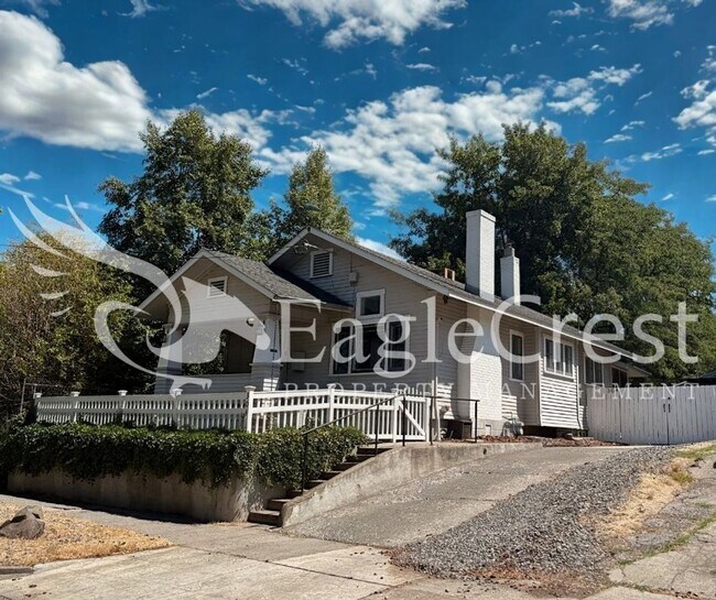 Building Photo - Rent Reduced! Beautifully Renovated Historic 3 Bedroom Home $200.00 Off 2nd Months Rent!!!