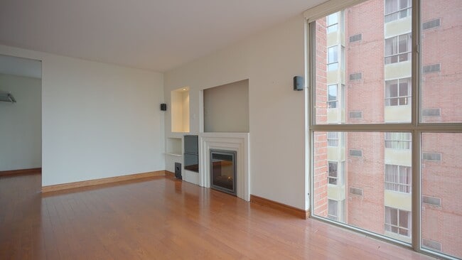 Photo du bâtiment - 95-895 Lombard St