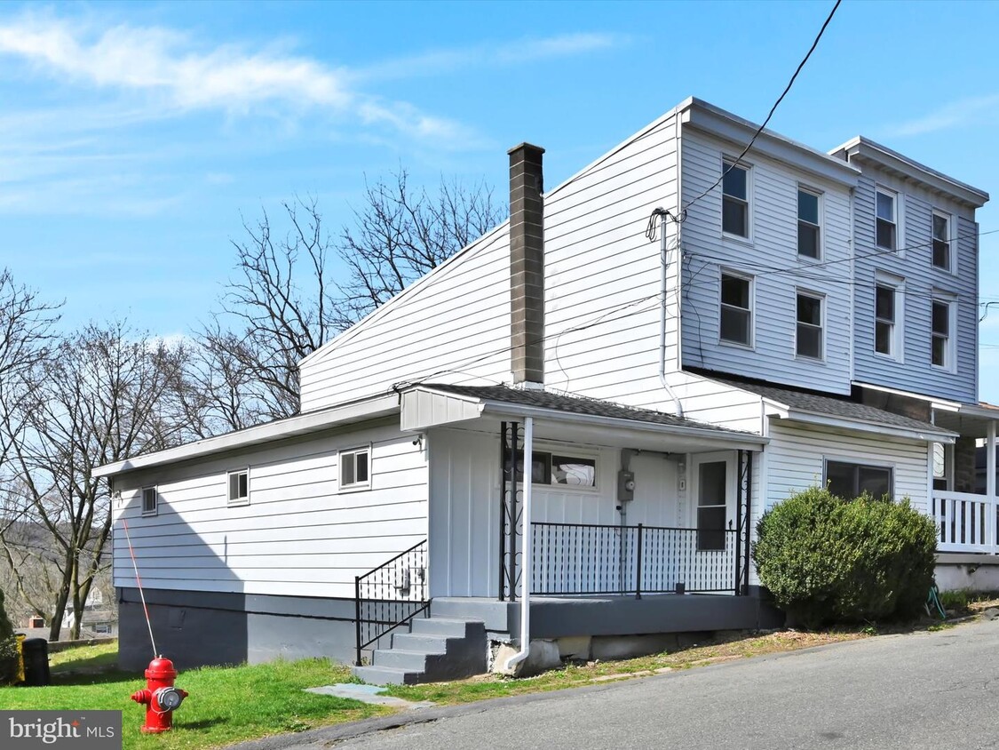 412 High St Schuylkill Haven PA 17972 House Rental In Schuylkill   412 High St Schuylkill Haven Pa Primary Photo 