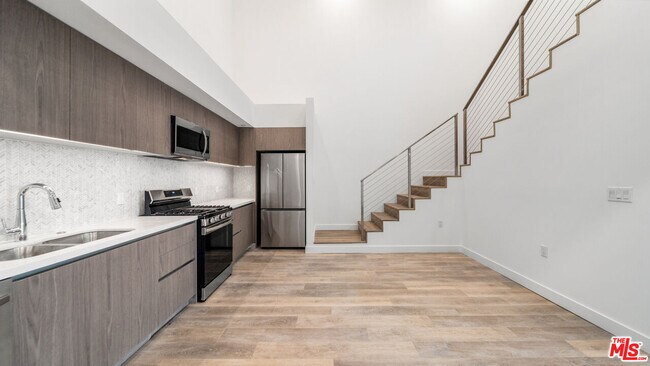 Foto del edificio - 5153 W Maplewood Ave