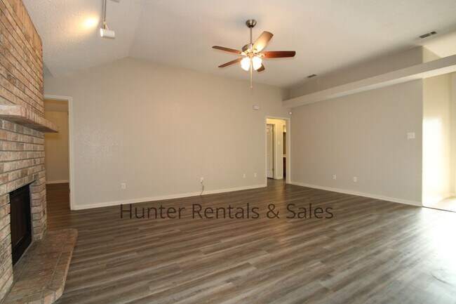 Foto del edificio - 4001 Tallwood Dr
