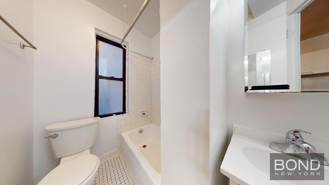 Building Photo - 411 E 70th St