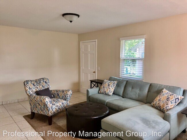 Building Photo - 3 br, 1 bath House - 1116 12th court sw