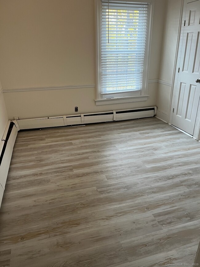 Building Photo - 568 Danbury Rd