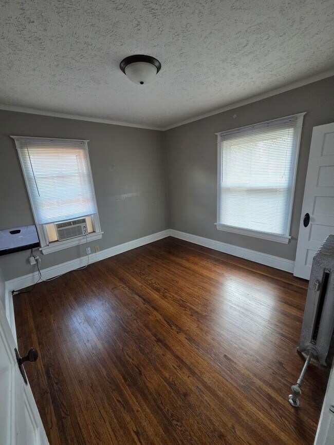 Foto del edificio - 4907 Underwood Ave